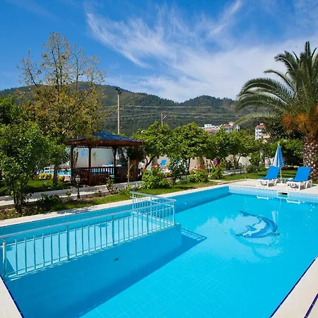 מלון Oersmaris Boutique 4*