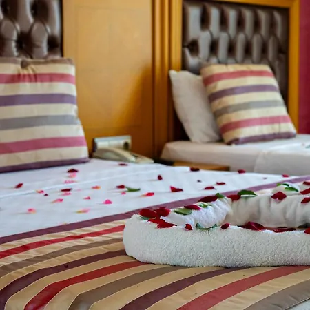 מלון Oersmaris Boutique 4*