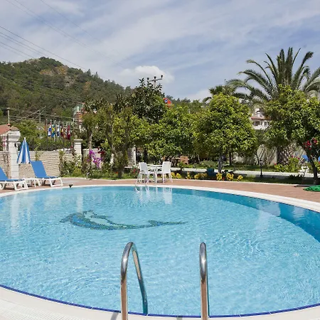 מלון Oersmaris Boutique 4*